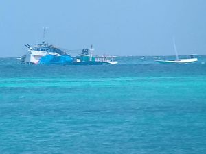 Terhempas Gelombang Tinggi, Kapal Barang Bocor Tabrak Karang di Sumenep