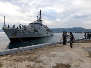 Jaga Laut NKRI, 2 Kapal Perang TNI AL Bersandar di Pelabuhan Mamuju Jaga Laut NKRI, 2 Kapal Perang TNI AL Bersandar di Pelabuhan Mamuju