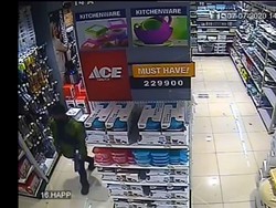 Begini Detik-detik Editor Metro TV Beli Pisau di Ace Hardware