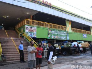 Pasar Keputran Dibuka, Pedagang Wajib Pakai Masker Pasar Keputran Dibuka, Pedagang Wajib Pakai Masker