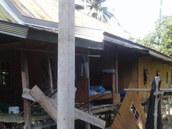 Rumah Tersangka Kasus Pembunuhan Kakak-Adik di Kolaka Dirusak