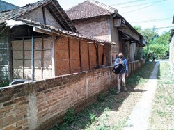 Fakta Baru di Balik Alasan Rumah Wisnu Dipagar Tembok Tetangga