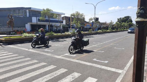 Sensasi Start Balapan MotoGP di Perempatan Lampu Merah Bantul