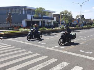 Sensasi Start Balapan MotoGP di Perempatan Lampu Merah Bantul