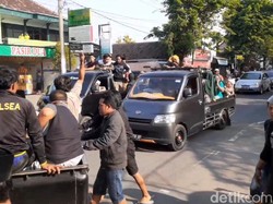 Massa Ambil Paksa Jenazah Probable Covid-19 di Pasuruan