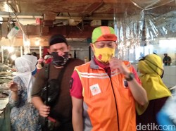 Temukan Kantong Plastik di Pasar Tebet Timur, Wawalkot Jaksel Ingatkan Denda