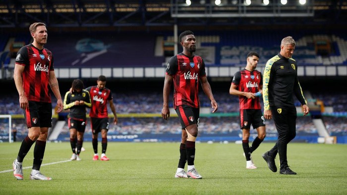 LIVERPOOL, ENGLAND - JULY 26: Dan Gosling, Jefferson Lerma and Dominic Solanke of AFC Bournemouth  looks dejected after being relegated after the Premier League match between Everton FC and AFC Bournemouth  at Goodison Park on July 26, 2020 in Liverpool, England. Football Stadiums around Europe remain empty due to the Coronavirus Pandemic as Government social distancing laws prohibit fans inside venues resulting in all fixtures being played behind closed doors. (Photo by Clive Brunskill/Getty Images)