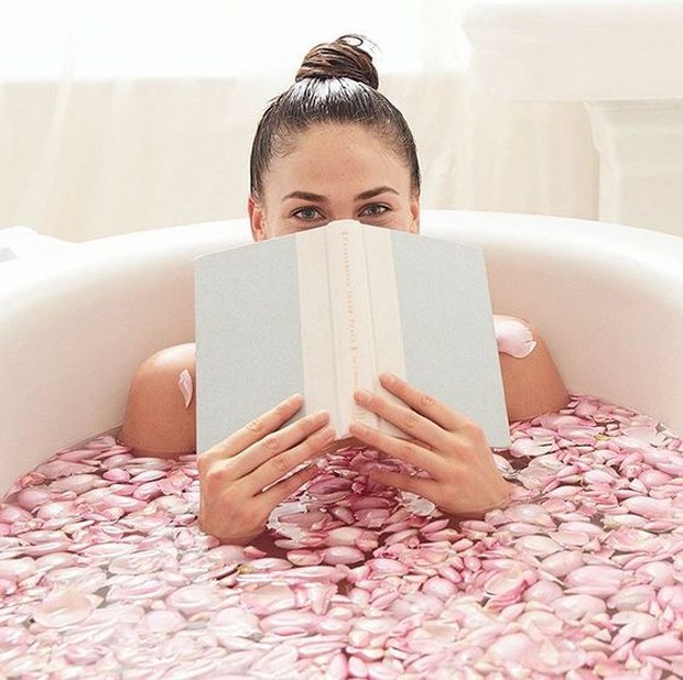 Mandi terlalu lama dapat membuat kulit kering