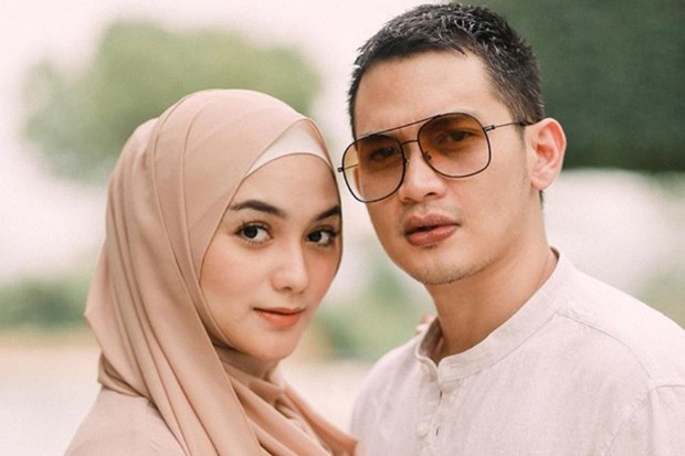 Citra Kirana & Rezky Aditya/ Foto: Instagram.com/citraciki tak lama setelah berhijab, artis Indonesia Citra Kirana dipersunting Rezky Aditya