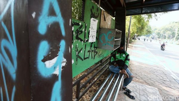 Aduh! Halte-halte di Kota Bekasi Ini Memprihatinkan