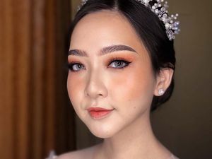 Penampilan Cantik Beauty Influencer Astari Riri yang Dandan Sendiri Saat Nikah