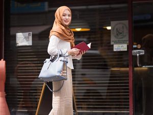 Ayana Moon Jawab Tudingan Pakai Sepatu di Masjid Istiqlal Ayana Moon Jawab Tudingan Pakai Sepatu di Masjid Istiqlal