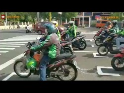 Parodi Start MotoGP ala Driver Ojol di Gunung Kidul