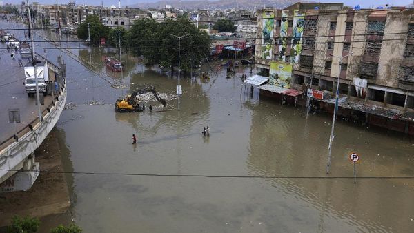 Banjir Rendam Karachi Pakistan