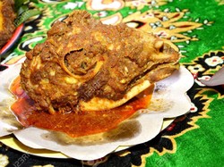Ngeri! Kepala Kambing Utuh Jadi Menu Sarapan Favorit di India