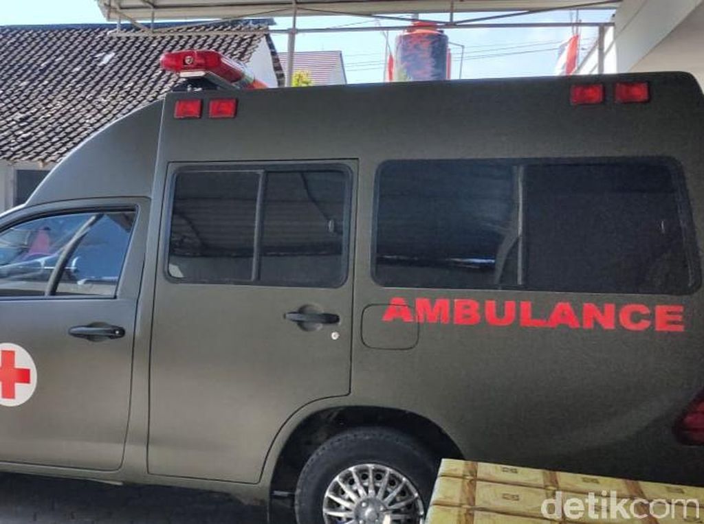Ambulans Disiapkan untuk Pengangkat Jenazah Pahlawan Revolusi yang Sakit Ambulans Disiapkan untuk Pengangkat Jenazah Pahlawan Revolusi yang Sakit