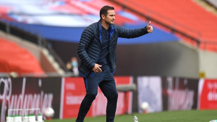 LONDON, ENGLAND - JULY 19: Frank Lampard, Manager of Chelsea reacts during the FA Cup Semi Final match between Manchester United and Chelsea at Wembley Stadium on July 19, 2020 in London, England. Football Stadiums around Europe remain empty due to the Coronavirus Pandemic as Government social distancing laws prohibit fans inside venues resulting in all fixtures being played behind closed doors. (Photo by Andy Rain/Pool via Getty Images)