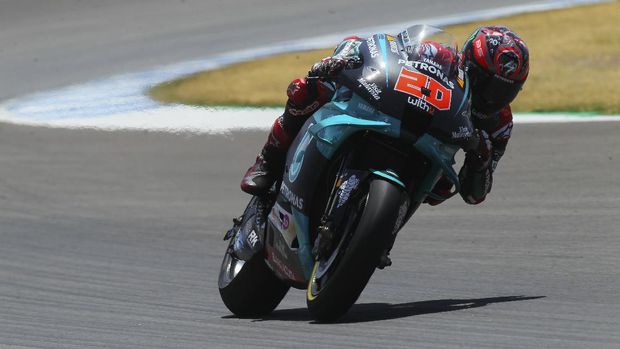 Yamaha rider Fabio Quartararo of France rides on his way to winning the MotoGP race during the Andalucia Motorcycle Grand Prix at the Angel Nieto racetrack in Jerez de la Frontera, Spain, Sunday July 26, 2020. (AP Photo/David Clares)