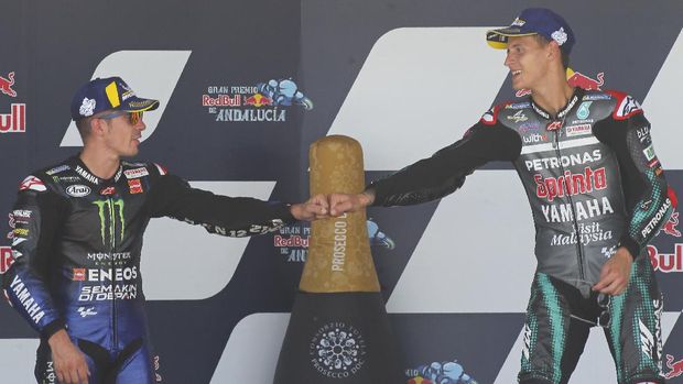 MotoGP race winner Fabio Quartararo of France, right, touches fists with 2nd placed Maverick Vinales of Spain during the MotoGP race during the Andalucia Motorcycle Grand Prix at the Angel Nieto racetrack in Jerez de la Frontera, Spain, Sunday July 26, 2020. (AP Photo/David Clares)