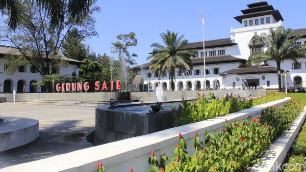 Gedung Sate satu abad
