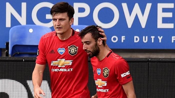 LEICESTER, ENGLAND - JULY 26: Bruno Fernandes of Manchester United celebrates after scoring the opening goal from the penalty spot during the Premier League match between Leicester City and Manchester United at The King Power Stadium on July 26, 2020 in Leicester, England.Football Stadiums around Europe remain empty due to the Coronavirus Pandemic as Government social distancing laws prohibit fans inside venues resulting in all fixtures being played behind closed doors. (Photo by Oli Scarff/Pool via Getty Images)