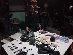 Judi Koprok di Jakbar Digerebek, Rp 9 Juta-Surat Pegadaian Disita Polisi