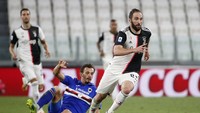 Juventus menang dua gol tanpa balas. Kini Juventus mengoleksi 83 poin dari 36 pertandingan. Sisa dua pertandingan lagi, Juventus tak akan terkejar oleh Inter Milan di posisi kedua dengan 76 poin di klasemen Liga Italia.