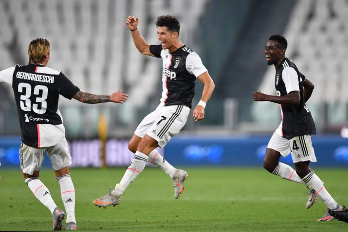 Juventus vs Sampdoria TURIN, ITALY - JULY 26: Cristiano Ronaldo of Juventus celebrates the opening goal during the Serie A match between Juventus and UC Sampdoria at Allianz Stadium on July 26, 2020 in Turin, Italy. (Photo by Valerio Pennicino/Getty Images)