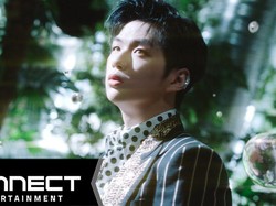 Kang Daniel Basah-basahan di MV Waves