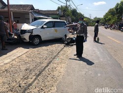 Mobil Tabrak 3 Motor di Ngawi, Satu Biker Tewas