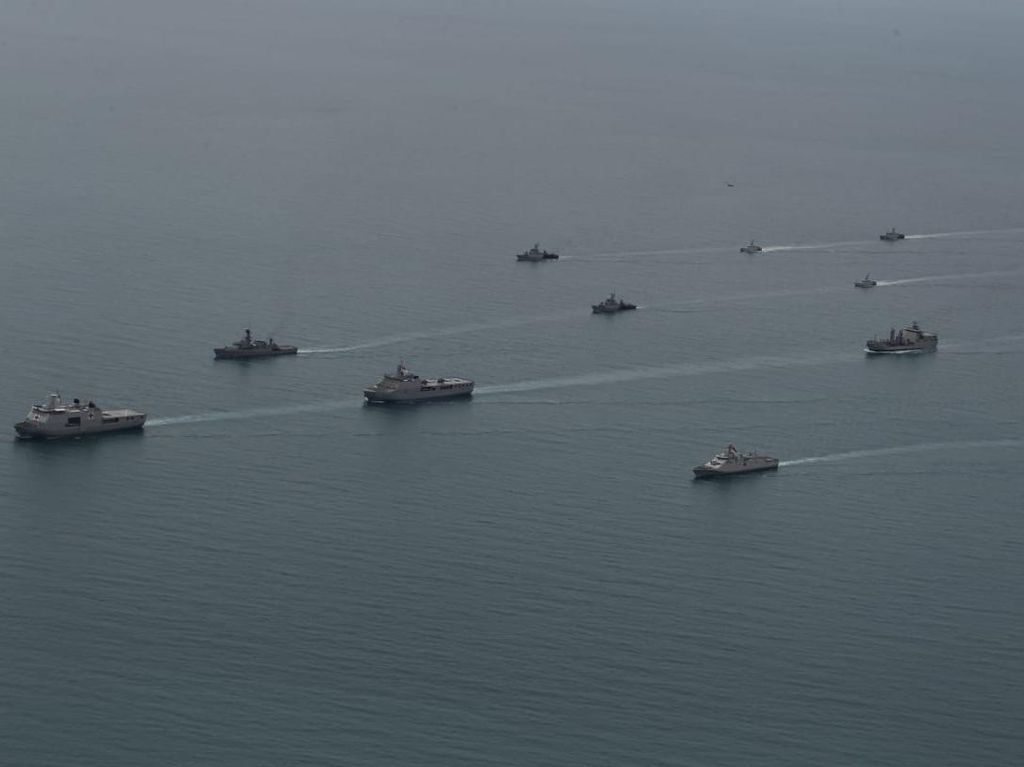 Unjuk Kekuatan, TNI AL Gelar Latihan Perang di Perairan Natuna Unjuk Kekuatan, TNI AL Gelar Latihan Perang di Perairan Natuna