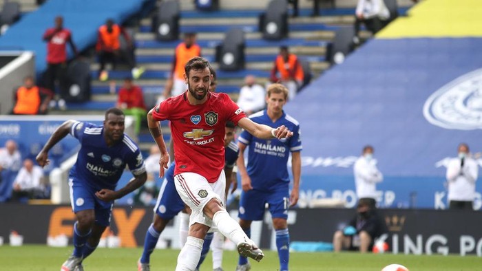 LEICESTER, ENGLAND - JULY 26: Jesse Lingard of Manchester United celebrates scoring his sides second goal during the Premier League match between Leicester City and Manchester United at The King Power Stadium on July 26, 2020 in Leicester, England.Football Stadiums around Europe remain empty due to the Coronavirus Pandemic as Government social distancing laws prohibit fans inside venues resulting in all fixtures being played behind closed doors. (Photo by Oli Scarff/Pool via Getty Images)