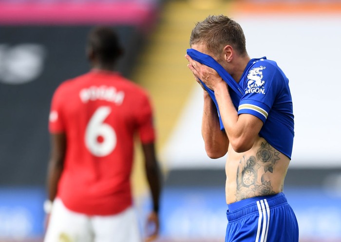 LEICESTER, ENGLAND - JULY 26: Jamie Vardy of Leicester City reacts during the Premier League match between Leicester City and Manchester United at The King Power Stadium on July 26, 2020 in Leicester, England.Football Stadiums around Europe remain empty due to the Coronavirus Pandemic as Government social distancing laws prohibit fans inside venues resulting in all fixtures being played behind closed doors. (Photo by Michael Regan/Getty Images)