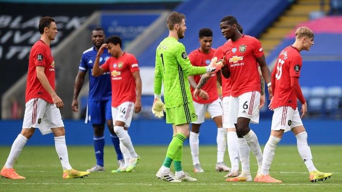 LEICESTER, ENGLAND - JULY 26: David De Gea and Paul Pogba of Manchester United celebrate after the Premier League match between Leicester City and Manchester United at The King Power Stadium on July 26, 2020 in Leicester, England.Football Stadiums around Europe remain empty due to the Coronavirus Pandemic as Government social distancing laws prohibit fans inside venues resulting in all fixtures being played behind closed doors. (Photo by Michael Regan/Getty Images)