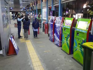 Cegah Corona, TransJakarta Siapkan 236 Mesin Isi Ulang e-Money di 100 Halte