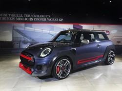 Spesifikasi dan Harga MINI John Cooper Works GP: Tenaga Buas, Tampilan Lebih Galak!