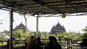 Foto: 3 Tempat Ngopi di Yogya dengan Pemandangan Candi