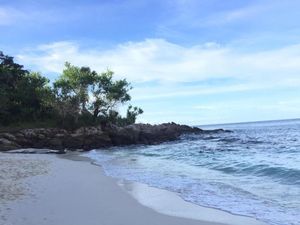 Dimanja Pasir Putih di Pantai Abadi di Boltim