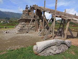 Ambles Akibat Tanah Labil, Candi Setiaki di Dieng Kini Dipugar Ambles Akibat Tanah Labil, Candi Setiaki di Dieng Kini Dipugar