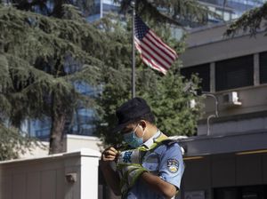 Video Detik-detik Bendera AS Turun dari Wilayah China