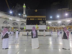 Video Mekkah Jelang Puncak Haji: Jemaah Tiba, Area Tawaf Disemprot