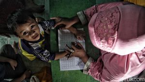 Potret Semangat Anak Pesisir Mengejar Nilai Akademik Saat Pandemi