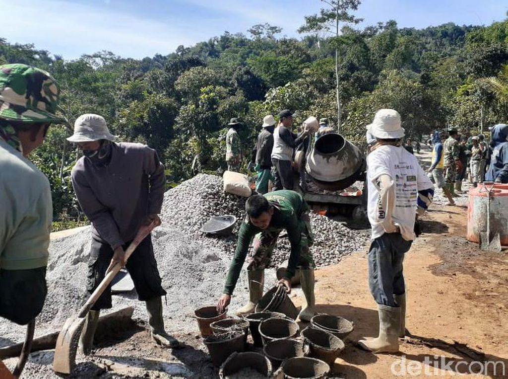 50 Tahun Eksis, Jalan Garekgok di Garut Akhirnya Diperbaiki 50 Tahun Eksis, Jalan Garekgok di Garut Akhirnya Diperbaiki