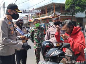TNI-Polri Utamakan Teguran dan Pembinaan Saat Awasi Protokol COVID-19 TNI-Polri Utamakan Teguran dan Pembinaan Saat Awasi Protokol COVID-19