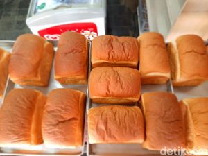 Empuk Harum Roti Kuno di Toko Djoen Lama yang Berusia 85 Tahun