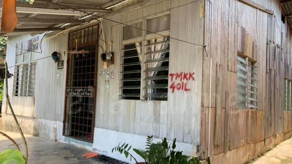 Potret Rumah Kayu yang Luarnya Terlihat Biasa Saja, Pas Masuk Bikin Takjub