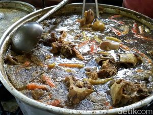 Tengkleng Mbak Diah, Tengkleng Langganan Para Tokoh Ternama Tengkleng Mbak Diah, Tengkleng Langganan Para Tokoh Ternama