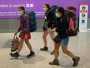 Warga Inggris Frustrasi Kena Aturan Karantina 14 Hari Setelah Liburan