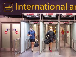 Turis Inggris Sudah Bebas Liburan, Pemesanan Tiket Pesawat Naik 400%