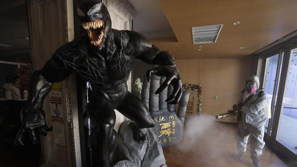 Venom hingga Ultraman Disemprot Disinfektan Lho